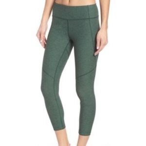Outdoor Voices medium 3/4 legging in hunter green